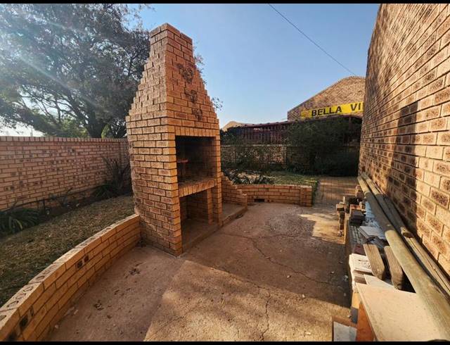 2 BEDROOM TOWNHOUSE FOR SALE IN GREENHILLS